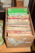 SMALL WOODEN BOX OF ASSORTED SINGLES INCLUDING THE BEATLES, DEMOS ETC