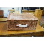 PICNIC HAMPER