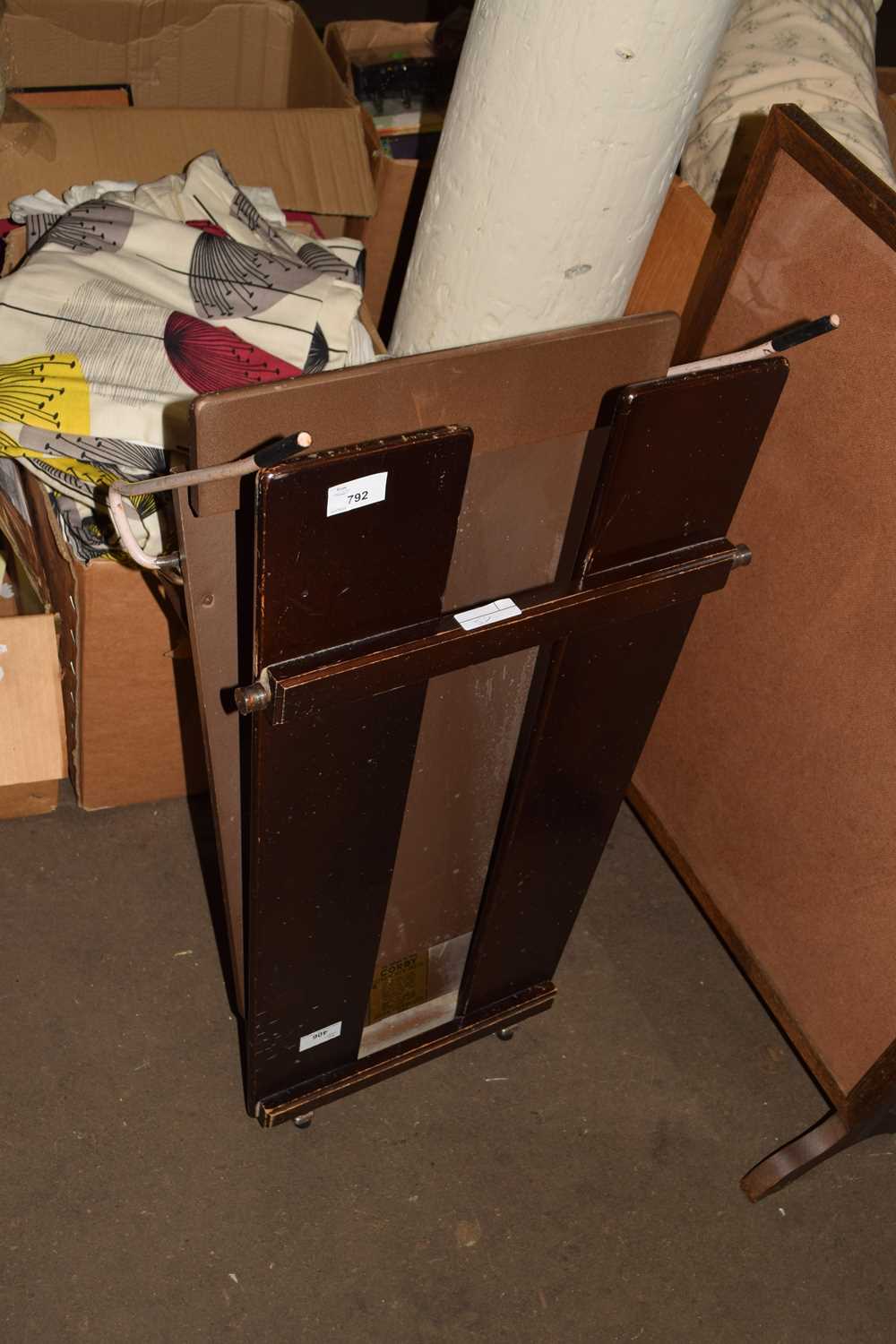 FOLDING TROUSER PRESS