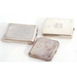 Mixed Lot: George V silver cigarette case, engine turned decoration, push-in clasp and thumb