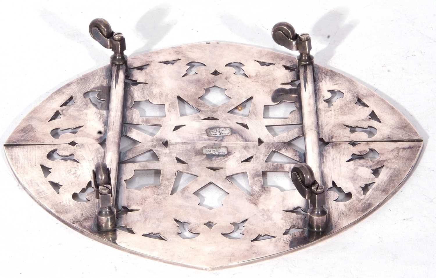 Silver plated extendable table stand of pierced foliate form, the base set on extendable arms with - Image 5 of 6