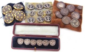 Mixed Lot of vintage buttons to include cased six Romeo & Juliet buttons marked 925, a cloth holding