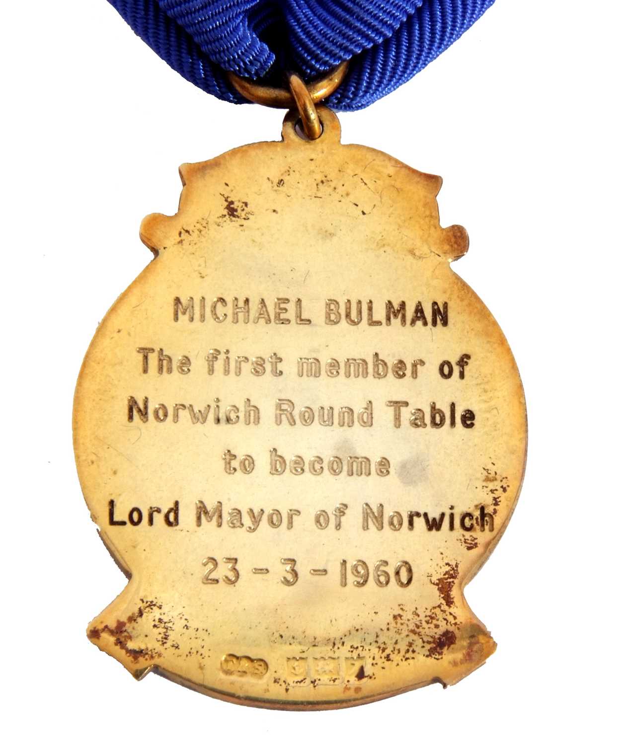 Cased Norwich Round Table silver and enamel jewel, engraved verso 'Michael Bulman', the first member - Image 5 of 5