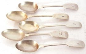 Group of five Fiddle pattern tea spoons, mixed dates and makers, 123gms