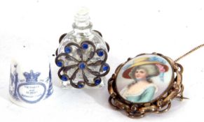 Mixed Lot: porcelain hand painted brooch of a lady in a gilt metal frame, a glass and paste scent