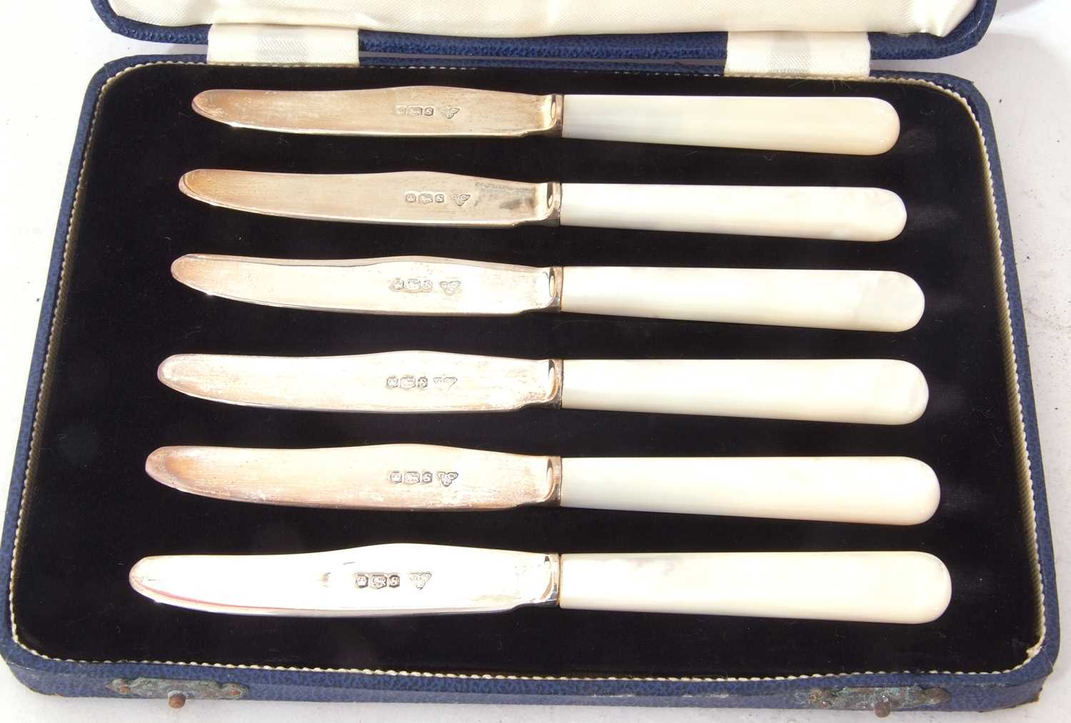 Cased set of six Elizabeth II mother of pearl handled and silver bladed cake or butter knives, - Image 3 of 3