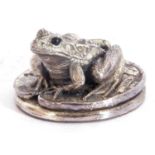 Elizabeth II silver resin filled frog and lily pad paperweight, Birmingham 1993