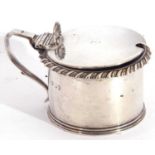 George IV silver drum mustard pot, applied with gadrooned and reeded rims, the hinged lid with shell