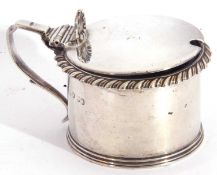 George IV silver drum mustard pot, applied with gadrooned and reeded rims, the hinged lid with shell