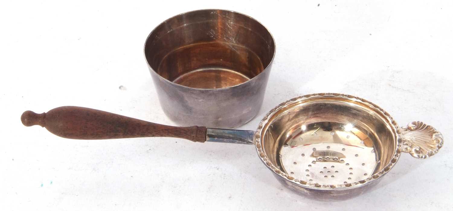 Elizabeth II silver tea strainer and bowl with round pierced bowl, applied shell resting ledge to - Image 3 of 3