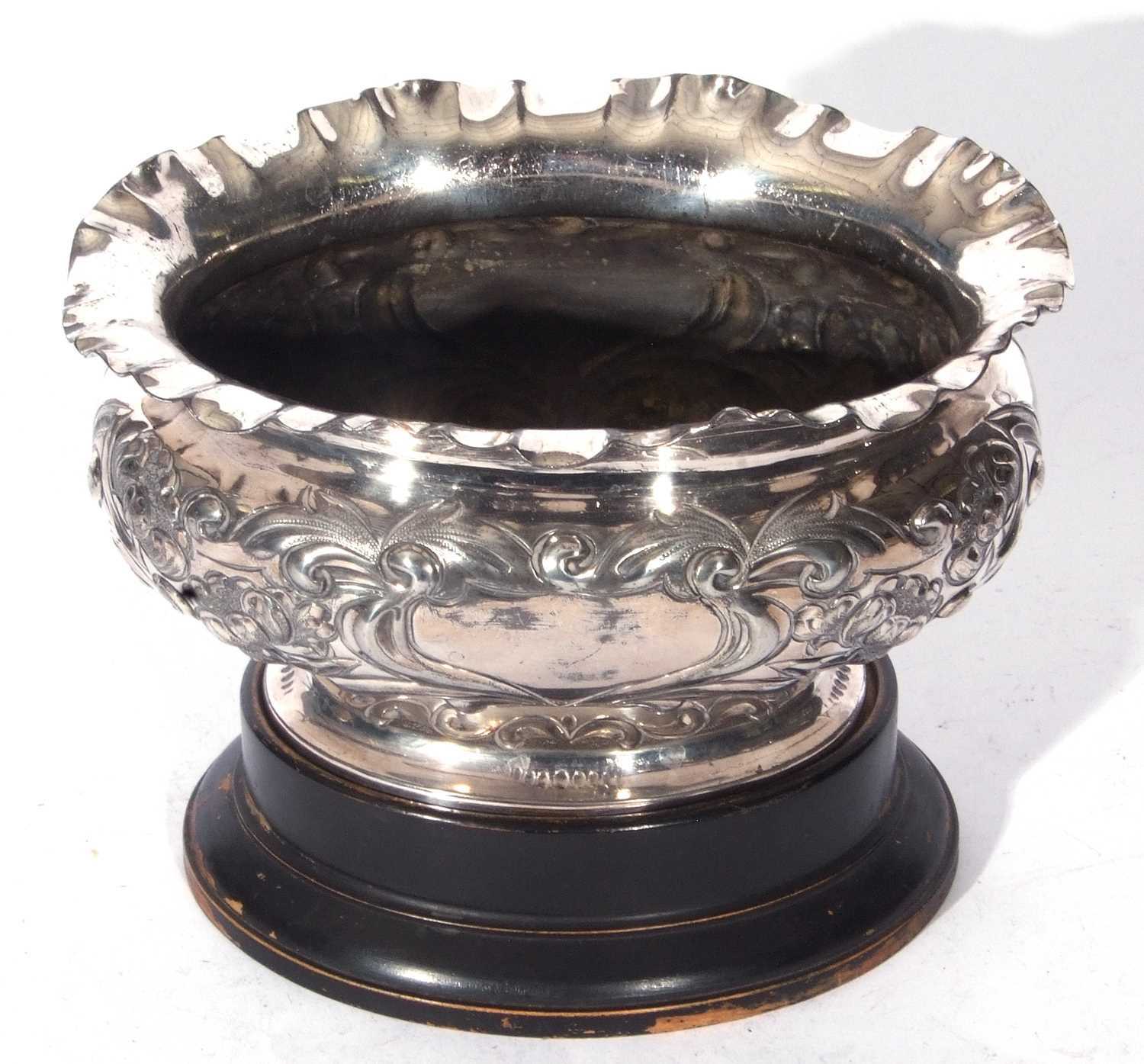 An early 20th century silver plated rose bowl of oval form decorated with stylised floral detail and - Image 2 of 4