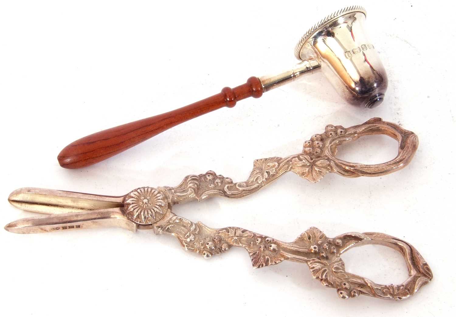 Mixed Lot: pair of Elizabeth II silver grape scissors, the cast handles decorated with vine