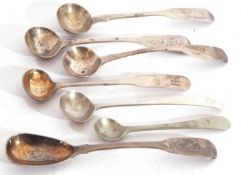 Mixed Lot: four Fiddle pattern salt spoons, one Victorian, three Georgian, to include Newcastle