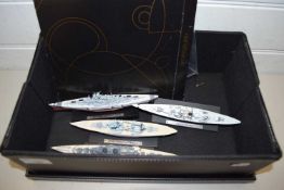 MIXED LOT : MODERN MODELS OF WARSHIPS AND A NORWEGIAN POTTERY PLATE
