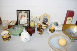 MIXED LOT : PHOTOGRAPH ALBUMS, DECORATED GLASS BOWL, TABLE LIGHTER AND OTHER ITEMS