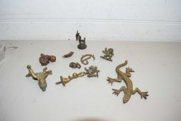BOX CONTAINING VARIOUS SMALL BRASS AND COPPER ORNAMENTS ETC