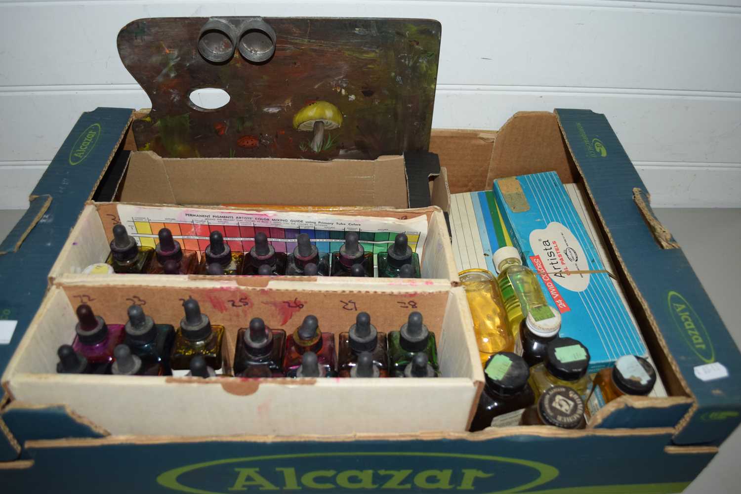 BOX OF VARIOUS ARTISTS PAINTS, BRUSHES, PALETTES ETC