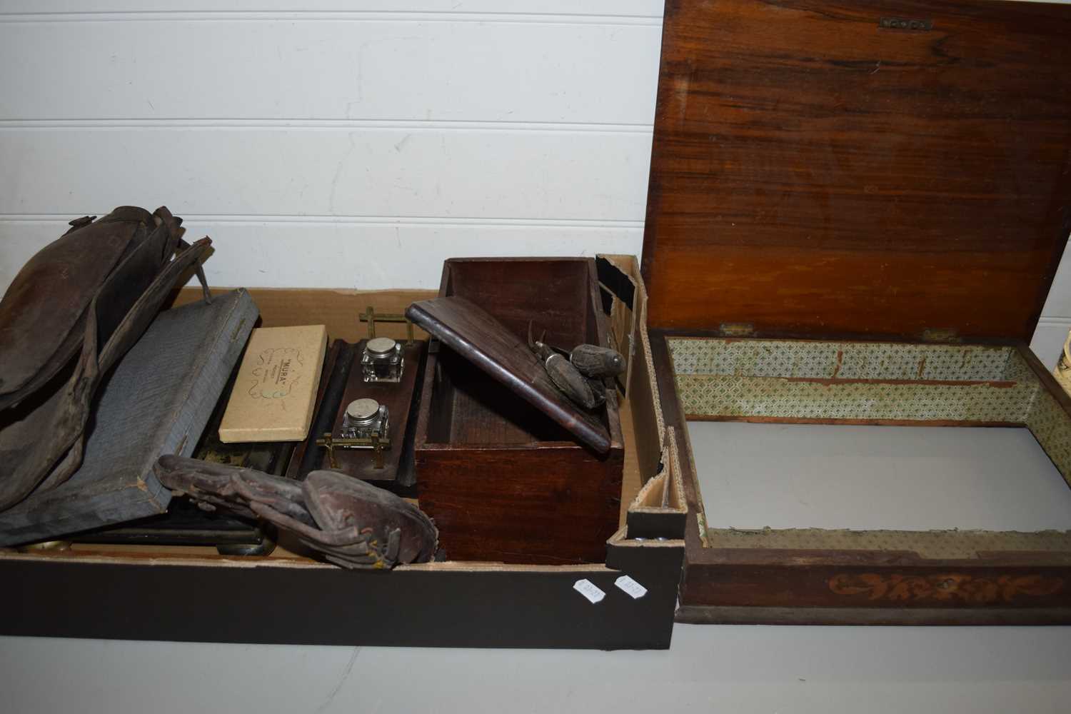 BOX VARIOUS MIXED ITEMS TO INCLUDE DESK INK STAND, CASED SILVER PLATED SPOON, CARVING SET ETC