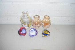 MIXED LOT VARIOUS PAPERWEIGHTS, ART GLASS VASES ETC