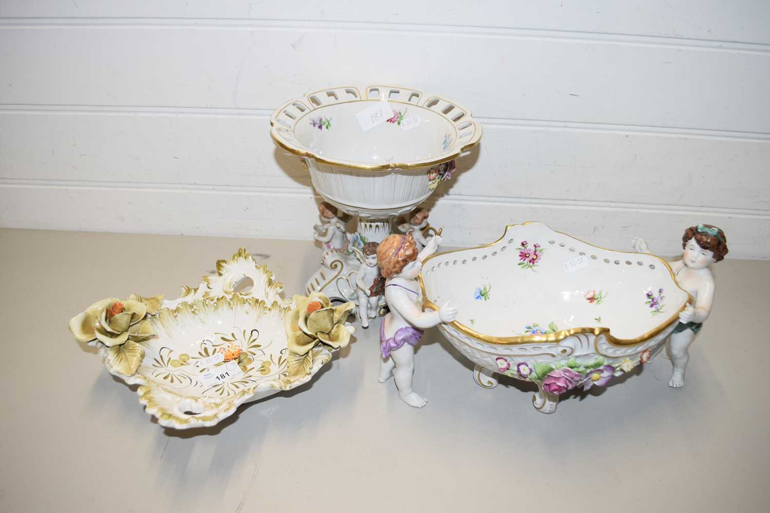 MIXED LOT COMPRISING TWO 20TH CENTURY CENTREPIECE VASES WITH CHERUB DETAIL TOGETHER WITH A FURTHER