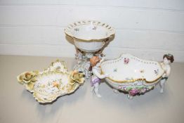 MIXED LOT COMPRISING TWO 20TH CENTURY CENTREPIECE VASES WITH CHERUB DETAIL TOGETHER WITH A FURTHER