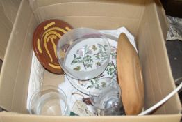 ONE BOX OF MIXED ITEMS TO INCLUDE PORTMEIRION BOTANIC GARDEN CAKE STAND, VARIOUS GLASS VASES, TURNED