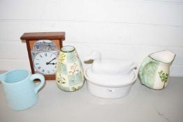 MIXED LOT: SMALL EGG CROCK, DECORATED VASES AND JUGS AND A SMALL BATTERY OPERATED WALL CLOCK