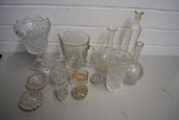 MIXED LOT OF GLASS VASES AND OTHER ITEMS