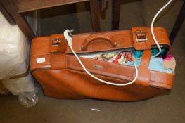 SUITCASE CONTAINING VARIOUS LADIES FASHIONS