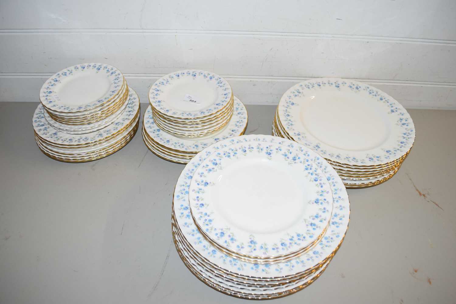 QUANTITY OF ROYAL ALBERT MEMORY LANE DINNER WARES