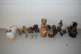 MIXED LOT: VARIOUS ORNAMENTS AND OTHER ITEMS