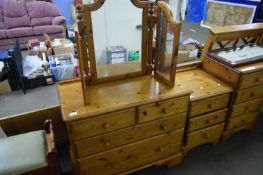 MODERN PINE FOUR DRAWER CHEST, TRIPLE MIRROR AND A PINE BEDSIDE CABINET (3)