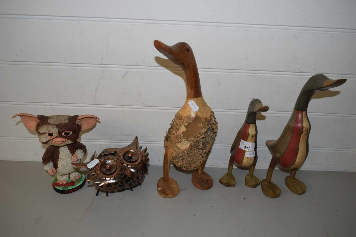 MIXED LOT: COMPRISING THREE MODEL DUCKS, METAL MODEL OF AN OWL AND A COMPOSITION MODEL GIZMO (5)