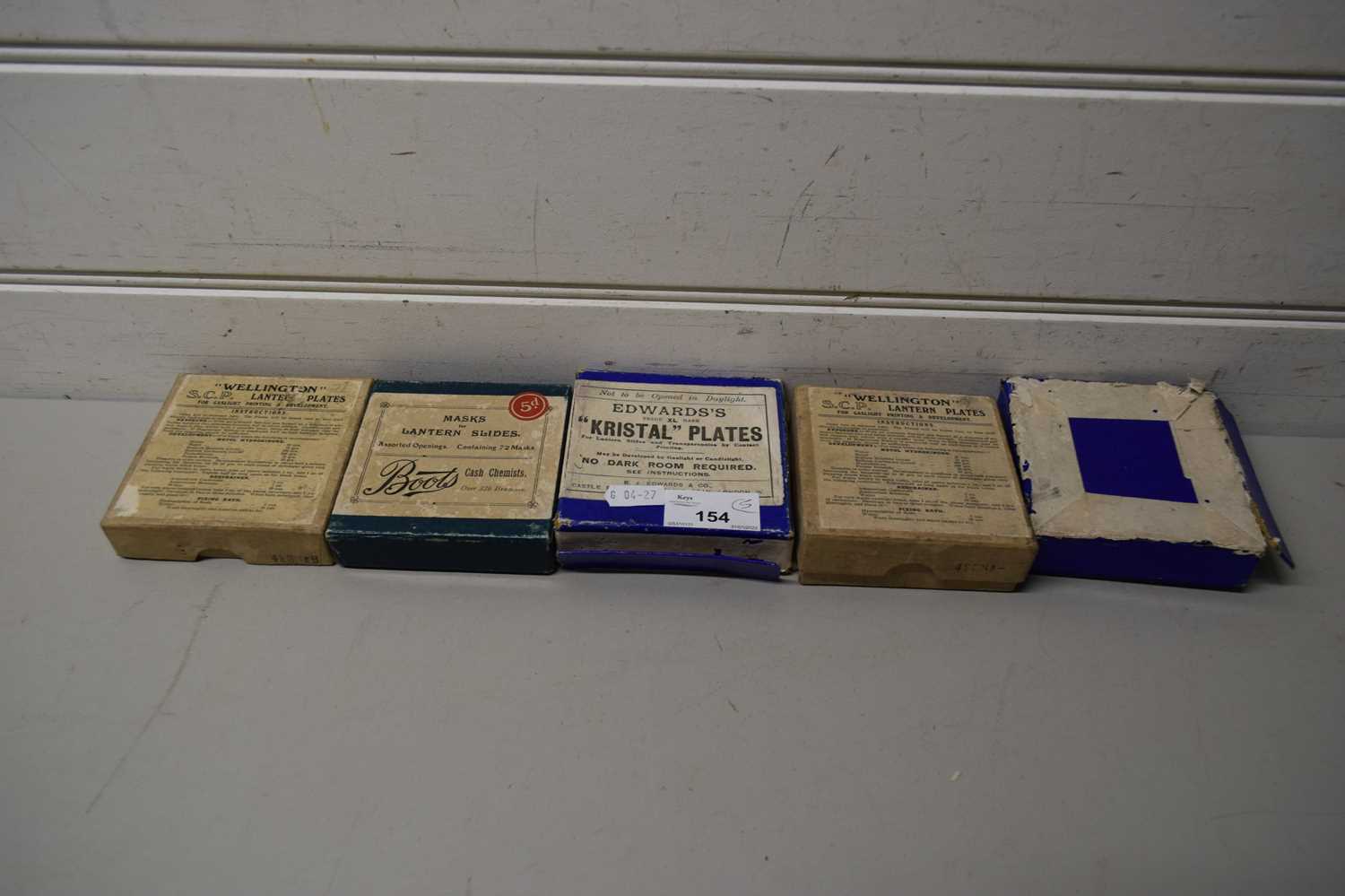 FIVE BOXES VARIOUS MAGIC LANTERN PLATES TO INCLUDE WELLINGTON