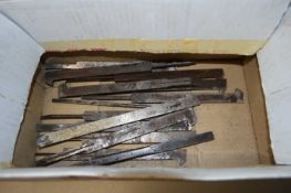 BOX OF VARIOUS VINTAGE METAL CHISEL ATTACHMENTS