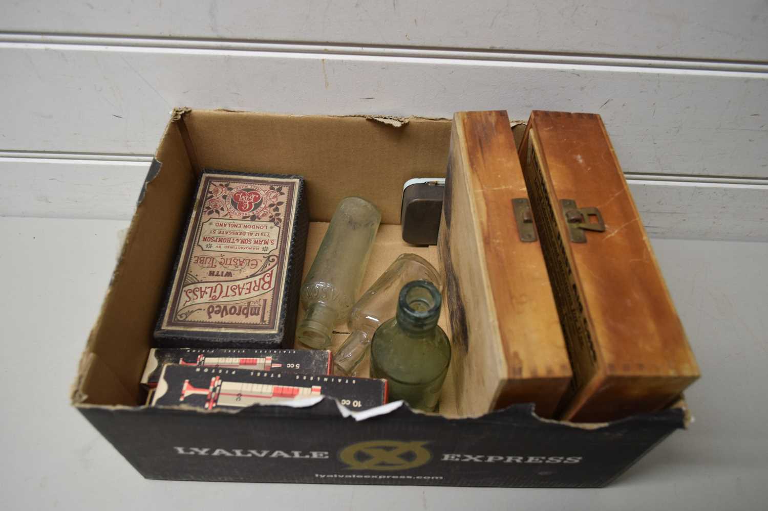 BOX VARIOUS VINTAGE FIRST AID KIT, VINTAGE ROCKET SYRINGES AND OTHER ITEMS