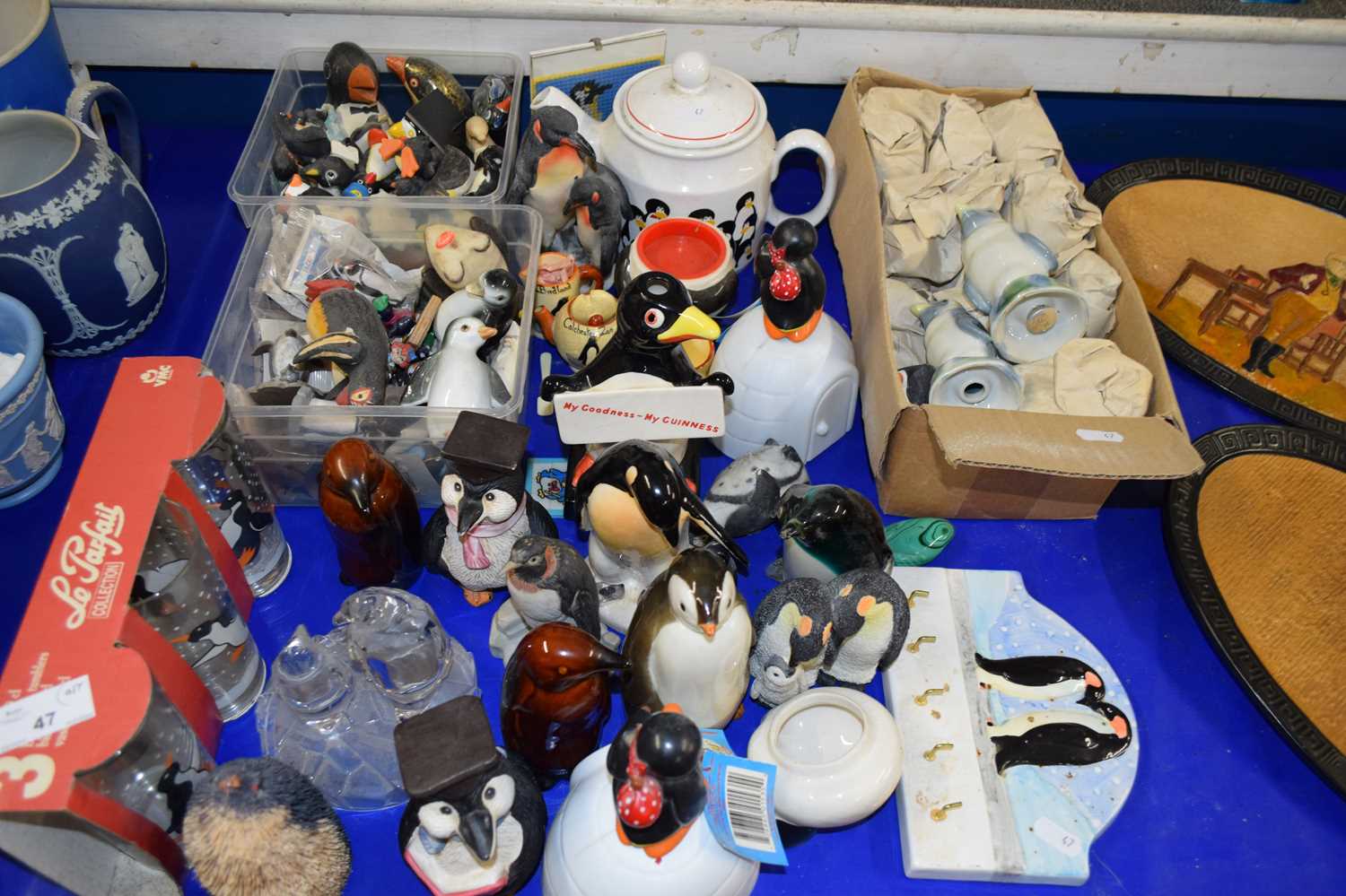 LARGE COLLECTION VARIOUS MODEL PENGUINS TO INCLUDE CARLTON WARE GUINNESS ADVERTISING