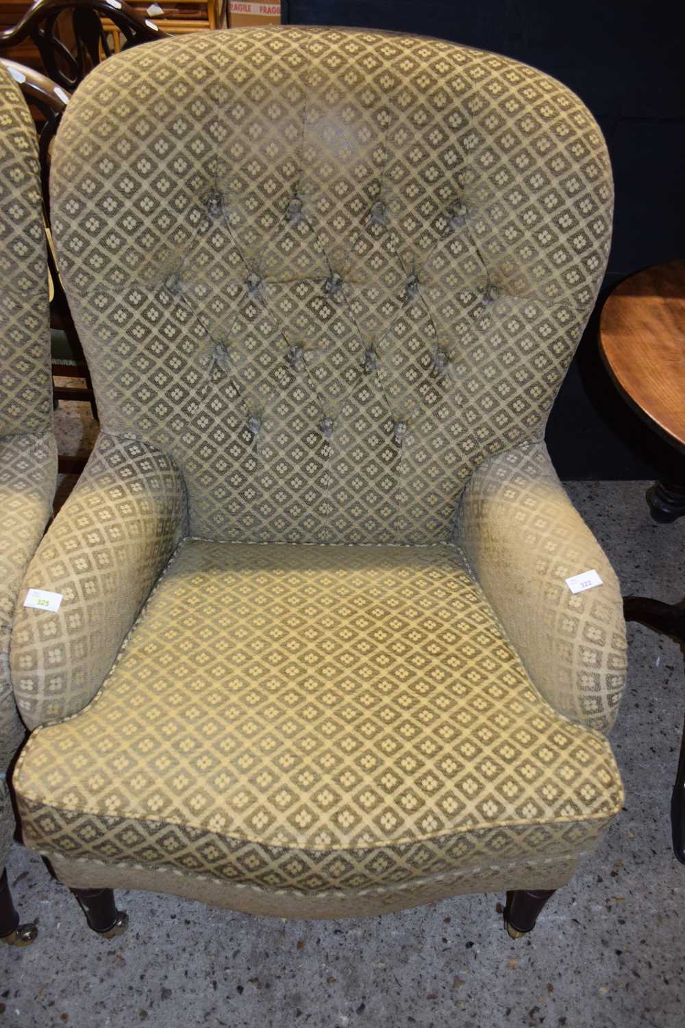 20TH CENTURY BUTTON BACK ARMCHAIR, UPHOLSTERED IN CHEQUERED FABRIC, RAISED ON TAPERING LEGS WITH