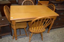 MODERN LIGHT OAK RECTANGULAR KITCHEN TABLE AND FOUR STICK BACK CHAIRS, 120CM WIDE