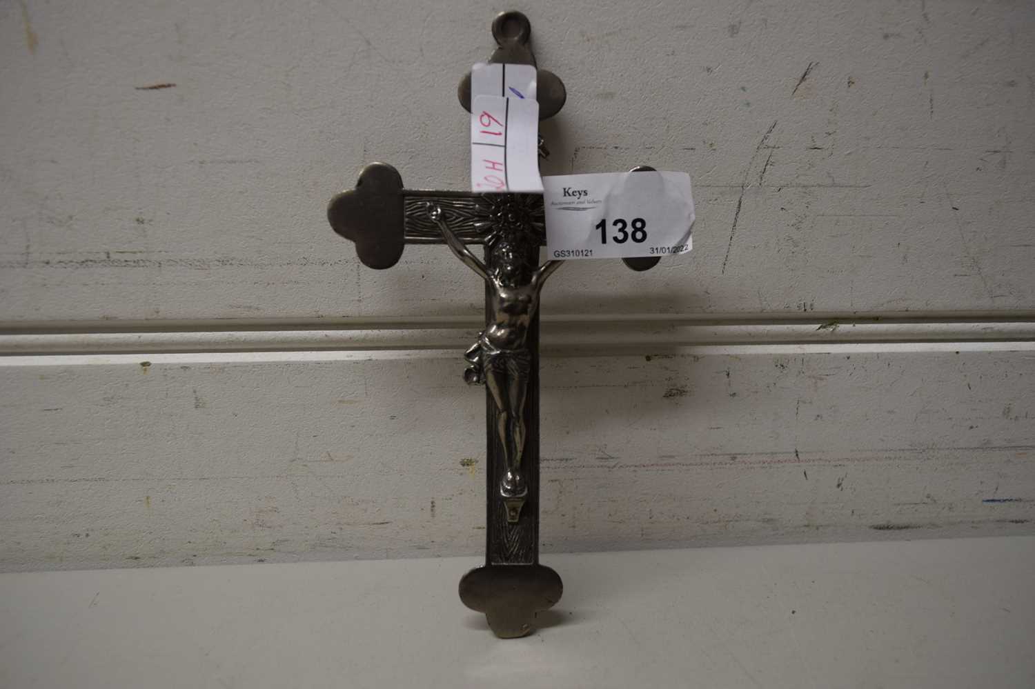 WHITE OR BASE METAL CRUCIFIX