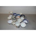 MIXED LOT OF VICTORIAN AND LATER CERAMICS TO INCLUDE A LARGE RANGE OF VARIOUS TEA CUPS