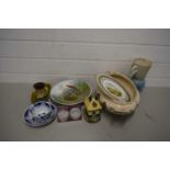 VARIOUS CERAMICS TO INCLUDE 19TH CENTURY GILT DECORATED CABINET PLATE, VARIOUS TEA WARES, POOLE