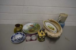 VARIOUS CERAMICS TO INCLUDE 19TH CENTURY GILT DECORATED CABINET PLATE, VARIOUS TEA WARES, POOLE