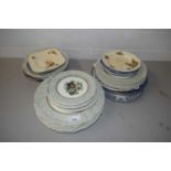 MIXED LOT OF VARIOUS DECORATED PLATES TO INCLUDE MASONS, ASHWORTH BROS AND SPODE ITALIAN