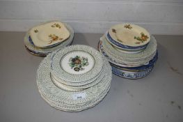 MIXED LOT OF VARIOUS DECORATED PLATES TO INCLUDE MASONS, ASHWORTH BROS AND SPODE ITALIAN