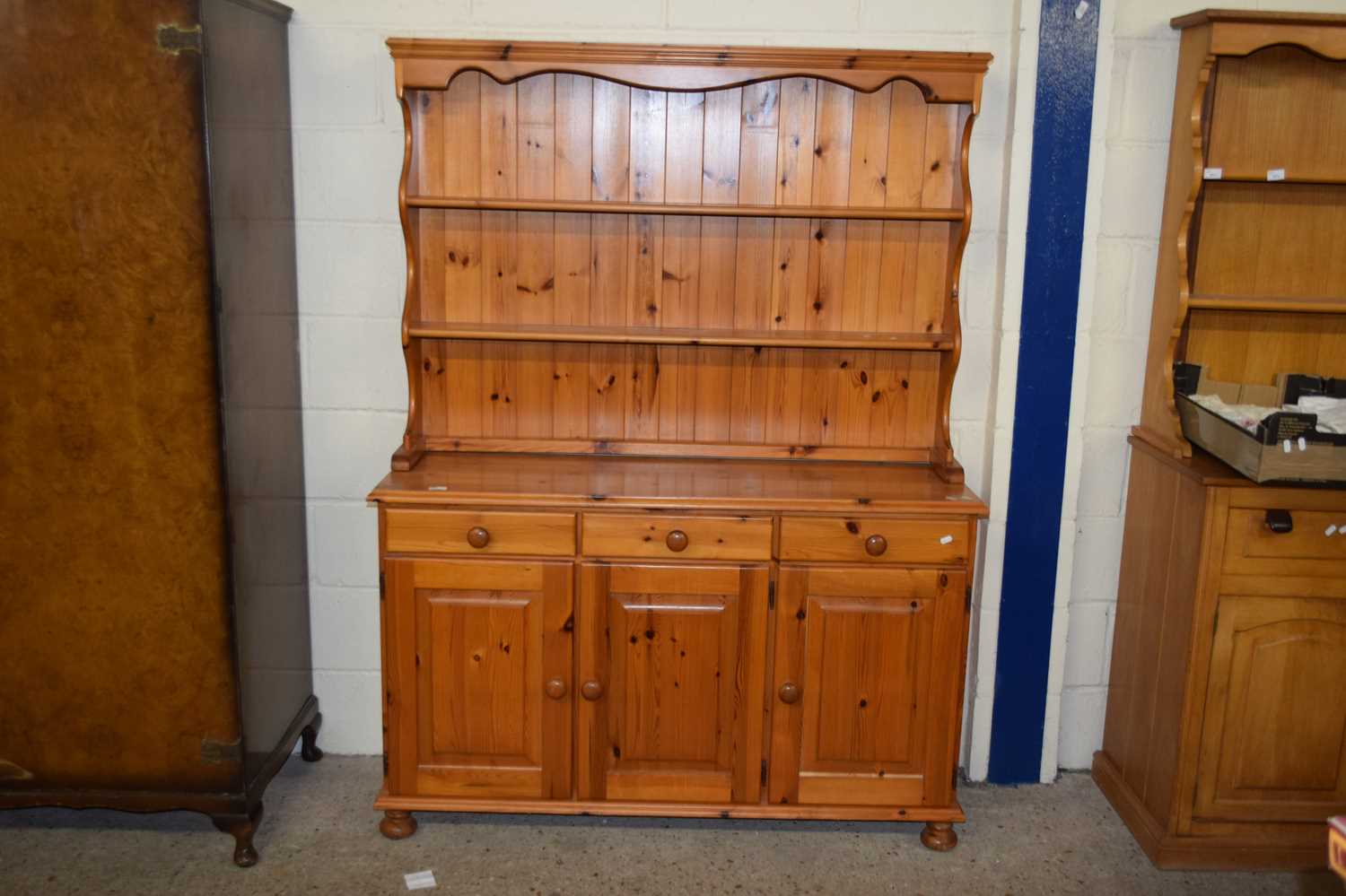 MODERN PINE KITCHEN DRESSER WITH SHELVED BACK AND BASE WITH THREE DRAWERS AND THREE DOORS, 130CM