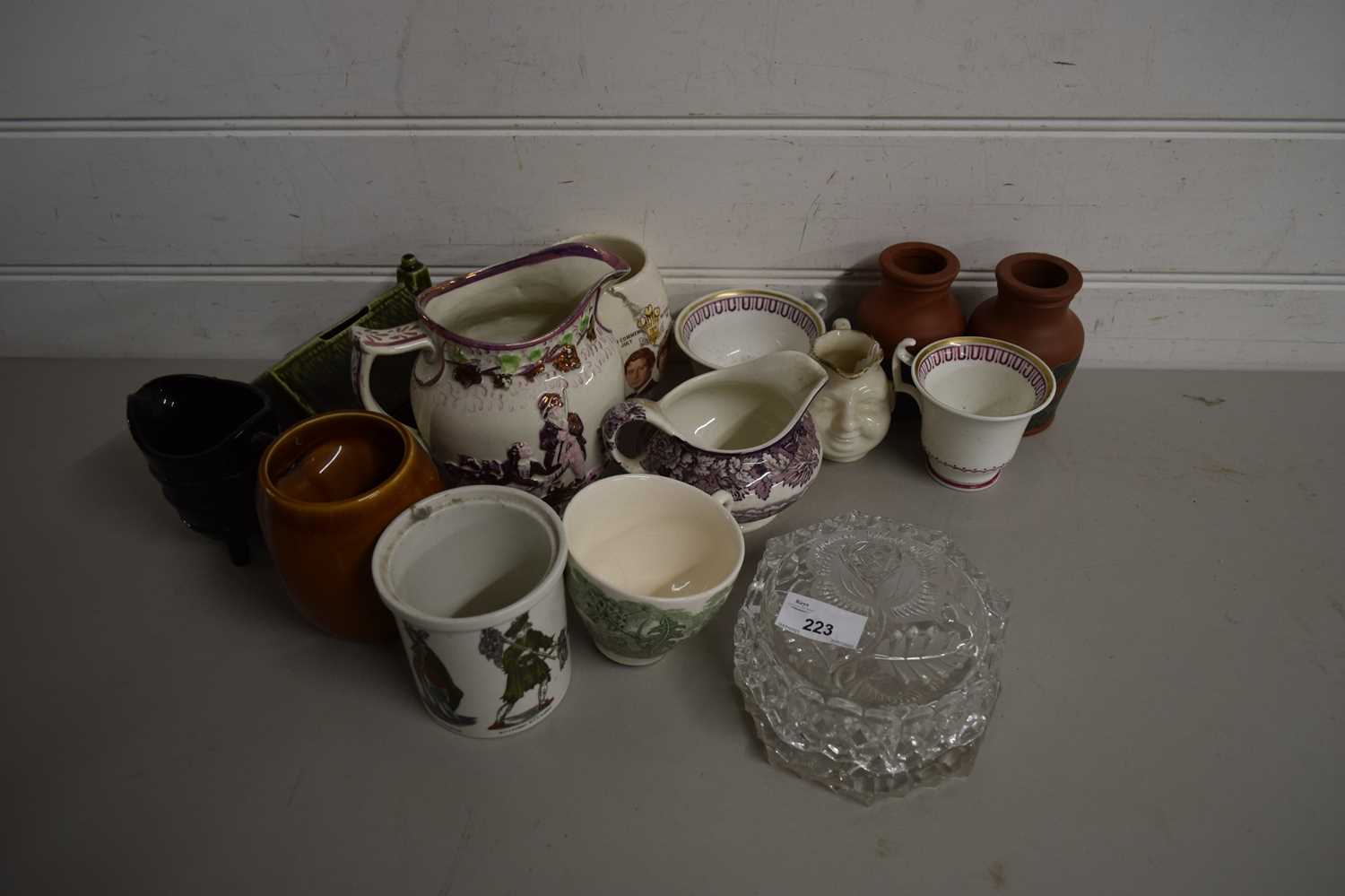 MIXED LOT VARIOUS 19TH CENTURY AND LATER WARES TO INCLUDE TEA CUPS, LUSTRE DECORATED JUG, VARIOUS