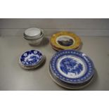 MIXED LOT VARIOUS DECORATED VICTORIAN AND LATER PLATES TO INCLUDE PRATT WARE TYPE EXAMPLES PLUS