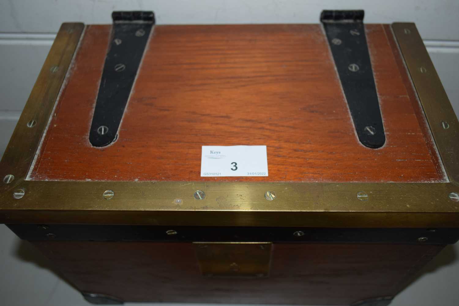 SMALL HARDWOOD METAL BOUND BOX, POSSIBLY A SCIENTIFIC INSTRUMENT CASE - Image 2 of 2