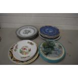 VARIOUS 19TH CENTURY AND LATER DECORATED PLATES AND BOWLS TO INCLUDE COPENHAGEN